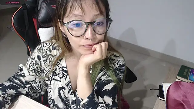 pink-2022 online show from 06/18/26, 03:17