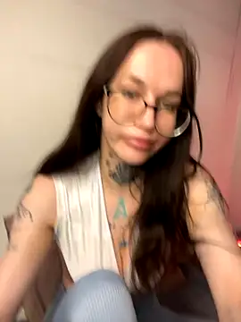 SarahLust online show from 11/24/25, 10:54