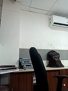 Desi Londa 143 online show from 05/08/26, 12:20