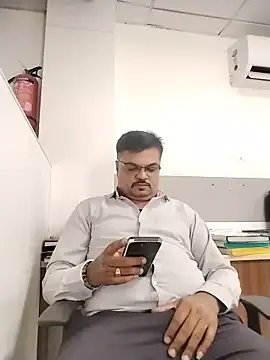 Snapshot of Desi_Londa_143 chatting on 06/05/26, 07:03 Desi Londa 143 online show from 06/05/26, 07:03