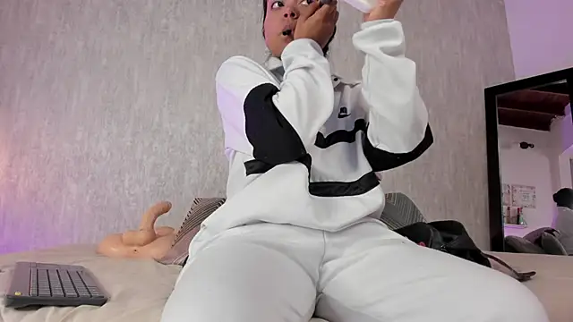 Eva Zc online show from 11/06/25, 12:53