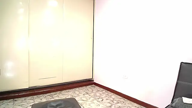 S Mia online show from 04/04/26, 07:48