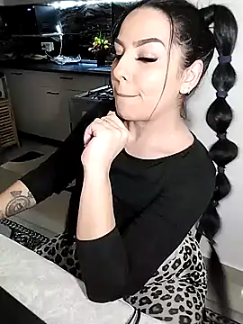 hot-babygirl online show from 02/02/26, 08:52