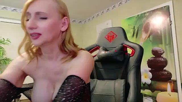 Snapshot of HotLana69 chatting on 03/02/25, 06:13 HotLana69 online show from 03/02/25, 06:13