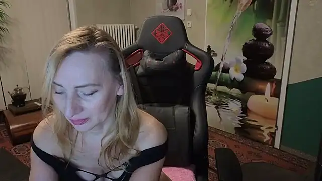 Snapshot of HotLana69 chatting on 12/16/25, 06:01 HotLana69 online show from 12/16/25, 06:01