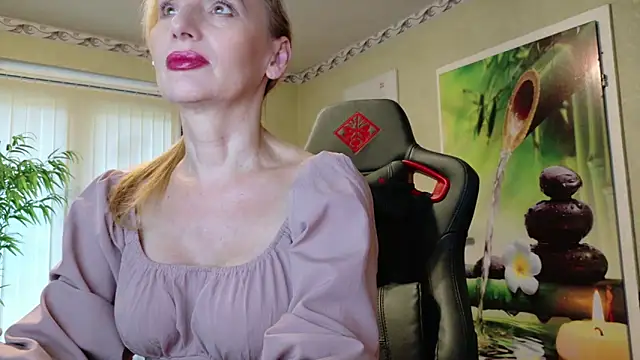 Snapshot of HotLana69 chatting on 10/05/25, 03:47 HotLana69 online show from 10/05/25, 03:47