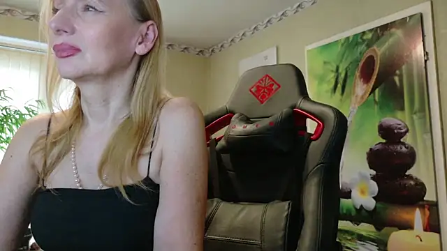 HotLana69 online show from 04/13/26, 04:33