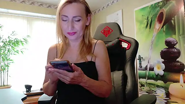 Snapshot of HotLana69 chatting on 09/30/25, 08:31 HotLana69 online show from 09/30/25, 08:31