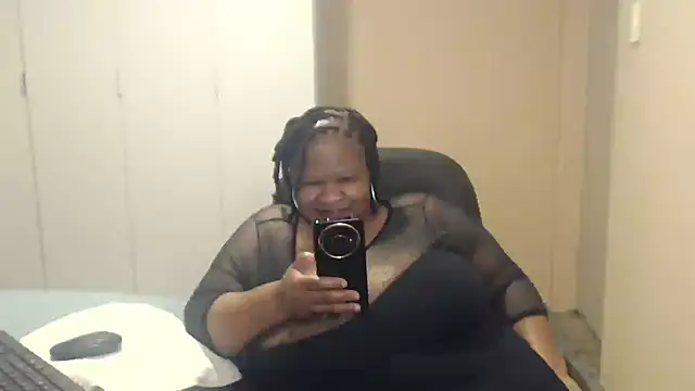 Snapshot of sweetnoziexx chatting on 09/24/25, 03:40 sweetnoziexx online show from 09/24/25, 03:40