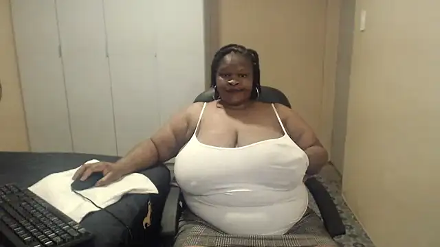 Snapshot of sweetnoziexx chatting on 10/05/25, 03:47 sweetnoziexx online show from 10/05/25, 03:47