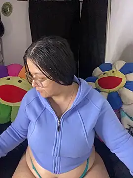 MsConejitaa online show from 11/17/25, 12:47