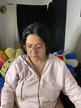 MsConejitaa online show from 12/17/25, 06:24