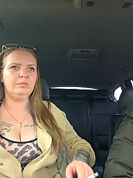 Snapshot of Melissa1994- chatting on 04/13/26, 04:11 Melissa1994- online show from 04/13/26, 04:11