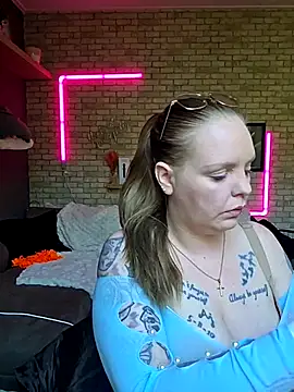 Snapshot of Melissa1994- chatting on 04/30/26, 01:51 Melissa1994- online show from 04/30/26, 01:51