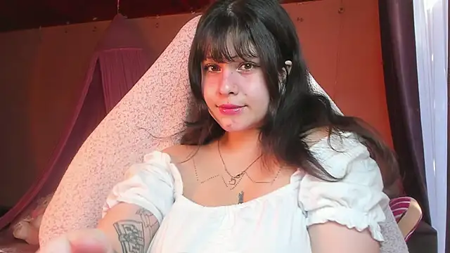 Snapshot of Renooh chatting on 03/05/25, 11:38 Renooh online show from 03/05/25, 11:38