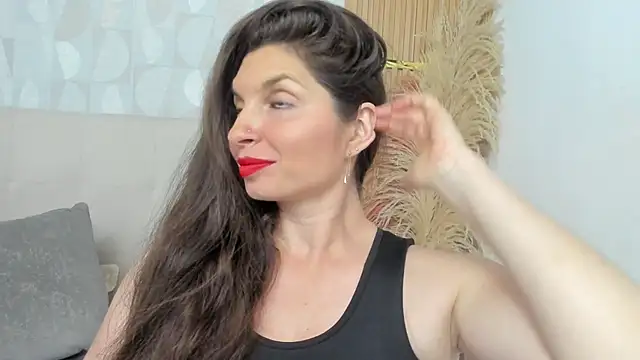 Azahara Amin  online show from 04/06/26, 03:02