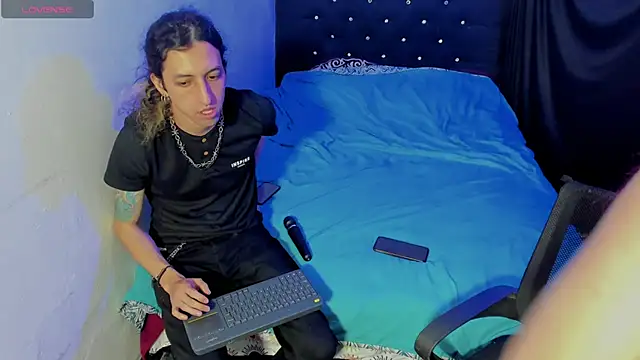 shelby  hotshoww online show from 01/08/26, 01:55