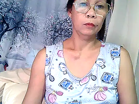 urwife tobe online show from 09/21/25, 09:09