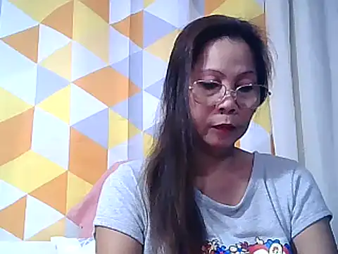 urwife tobe online show from 03/23/25, 04:49