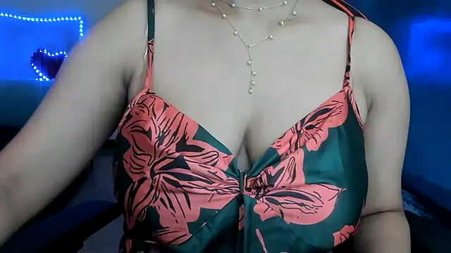 Snapshot of South_indian_tickly chatting on 02/08/25, 02:49 South indian tickly online show from 02/08/25, 02:49