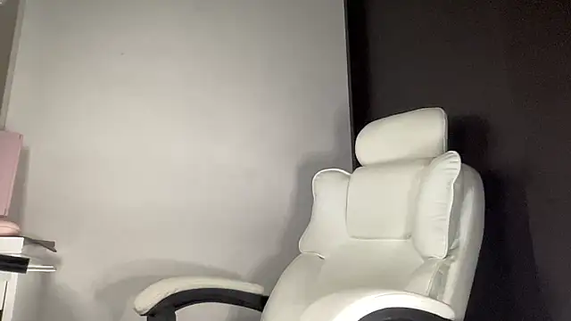 Snapshot of baby_natalie chatting on 01/16/25, 09:16 baby natalie online show from 01/16/25, 09:16