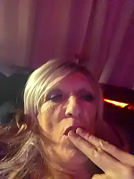 Vonniecd online show from 10/12/25, 05:42