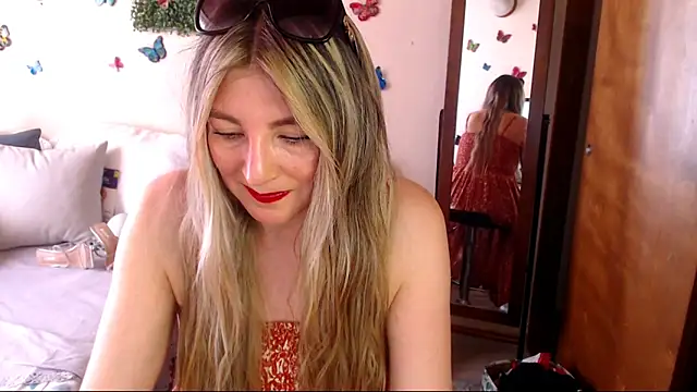 Snapshot of Jolie-Mature chatting on 05/15/26, 08:29 Jolie-Mature online show from 05/15/26, 08:29