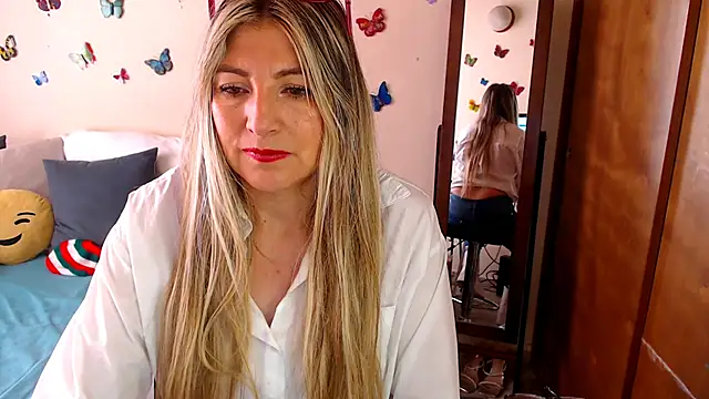 Jolie-Mature online show from 10/18/25, 08:00