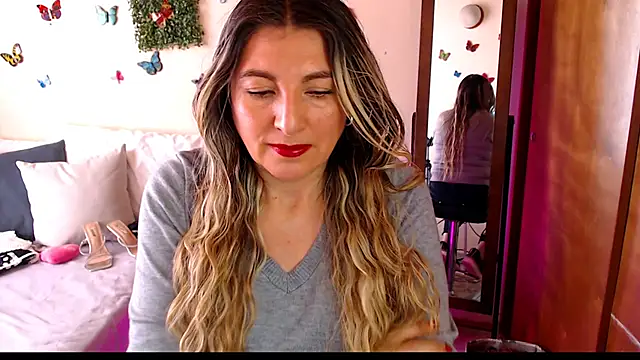 Snapshot of Jolie-Mature chatting on 04/22/26, 07:20 Jolie-Mature online show from 04/22/26, 07:20