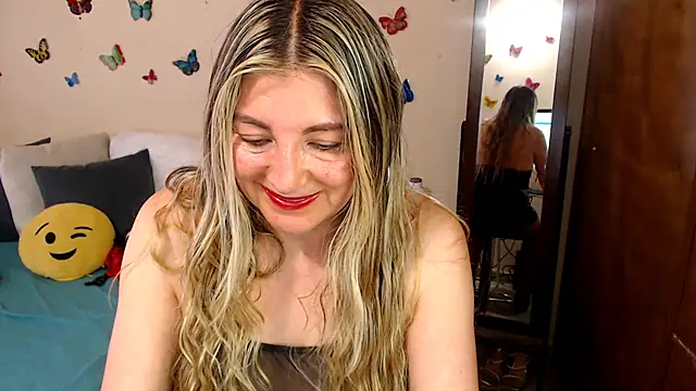 Jolie-Mature online show from 10/21/25, 09:14