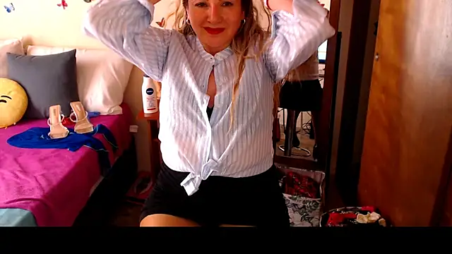 Jolie-Mature online show from 12/15/25, 08:36