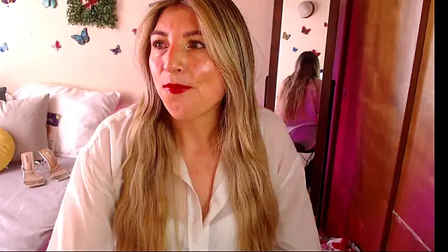 Snapshot of Jolie-Mature chatting on 05/16/26, 08:41 Jolie-Mature online show from 05/16/26, 08:41
