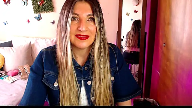 Snapshot of Jolie-Mature chatting on 04/23/26, 07:15 Jolie-Mature online show from 04/23/26, 07:15