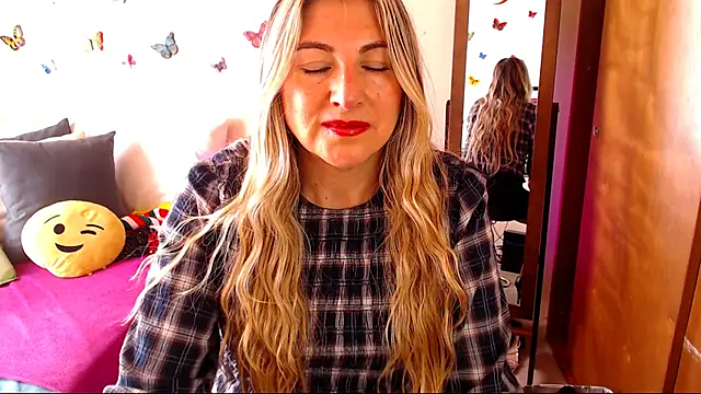 Jolie-Mature online show from 11/19/25, 08:31