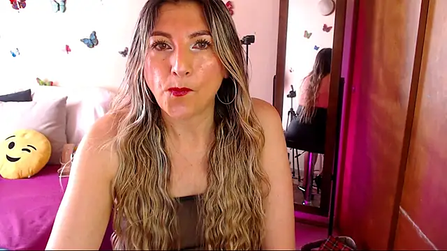 Jolie-Mature online show from 03/15/26, 05:42