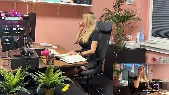 Snapshot of legsLONG chatting on 09/15/25, 04:13 legsLONG online show from 09/15/25, 04:13