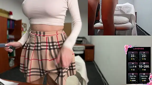 Snapshot of legsLONG chatting on 02/21/25, 05:13 legsLONG online show from 02/21/25, 05:13
