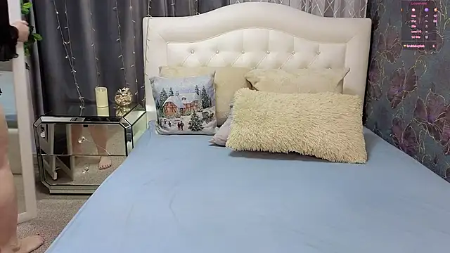 Snapshot of Lorabigass chatting on 11/27/25, 08:48 Lorabigass online show from 11/27/25, 08:48