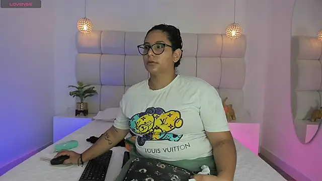 Snapshot of DanielleEvans_ chatting on 10/08/25, 11:34 DanielleEvans online show from 10/08/25, 11:34