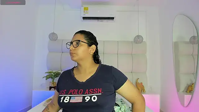 Snapshot of DanielleEvans_ chatting on 10/25/25, 11:31 DanielleEvans online show from 10/25/25, 11:31