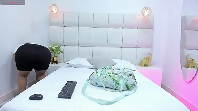 Snapshot of DanielleEvans_ chatting on 11/15/25, 11:25 DanielleEvans online show from 11/15/25, 11:25