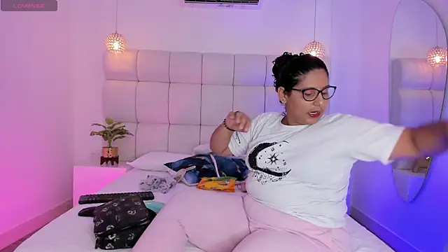 Snapshot of DanielleEvans_ chatting on 09/24/25, 11:17 DanielleEvans online show from 09/24/25, 11:17