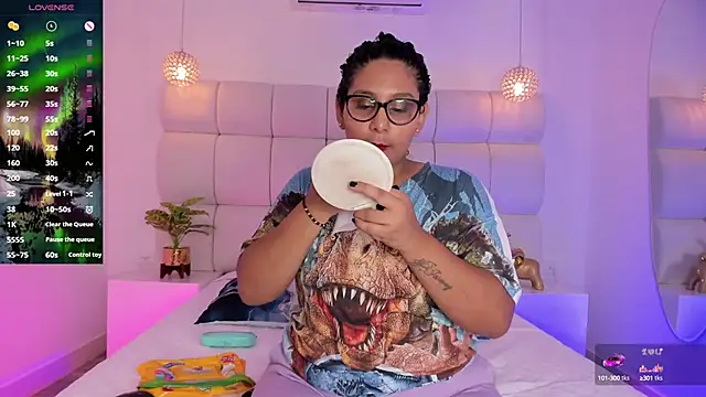 Snapshot of DanielleEvans_ chatting on 09/18/25, 11:24 DanielleEvans online show from 09/18/25, 11:24