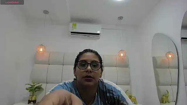 Snapshot of DanielleEvans_ chatting on 10/01/25, 11:25 DanielleEvans online show from 10/01/25, 11:25