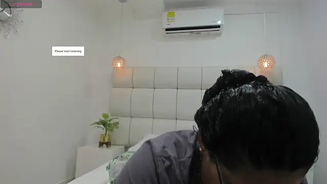 Snapshot of DanielleEvans_ chatting on 11/10/25, 11:15 DanielleEvans online show from 11/10/25, 11:15