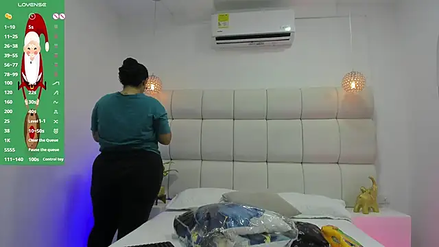 Snapshot of DanielleEvans_ chatting on 11/28/25, 11:32 DanielleEvans online show from 11/28/25, 11:32