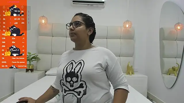 Snapshot of DanielleEvans_ chatting on 10/07/25, 11:22 DanielleEvans online show from 10/07/25, 11:22