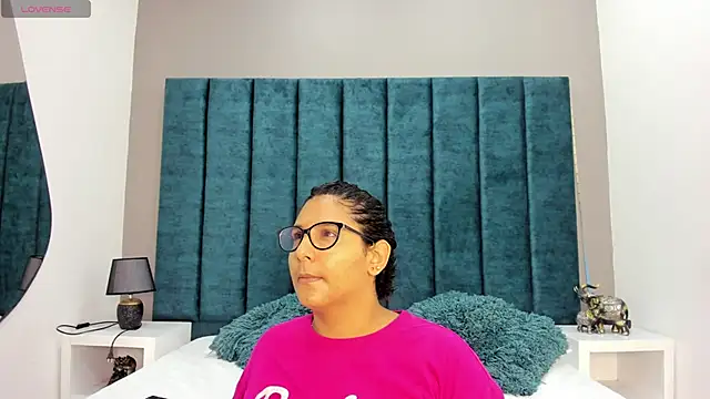 Snapshot of DanielleEvans_ chatting on 12/14/25, 11:16 DanielleEvans online show from 12/14/25, 11:16