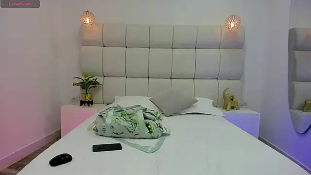 Snapshot of DanielleEvans_ chatting on 09/26/25, 11:28 DanielleEvans online show from 09/26/25, 11:28