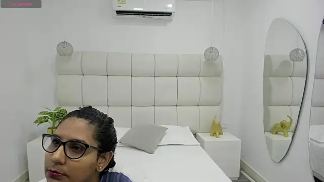 Snapshot of DanielleEvans_ chatting on 10/17/25, 11:23 DanielleEvans online show from 10/17/25, 11:23